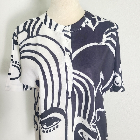 Noracora Black & White Abstract Print Faces Top, Short Sleeve, Size Small, NWT - Picture 3 of 10